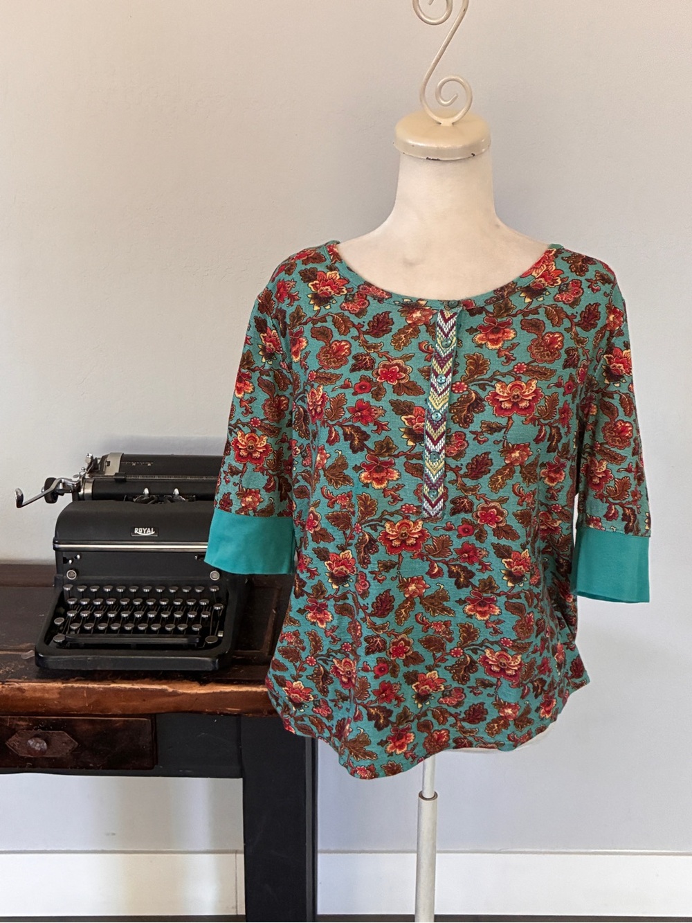 Sundance Cordelia Bloom Henley Tee in Teal Floral - Size Large